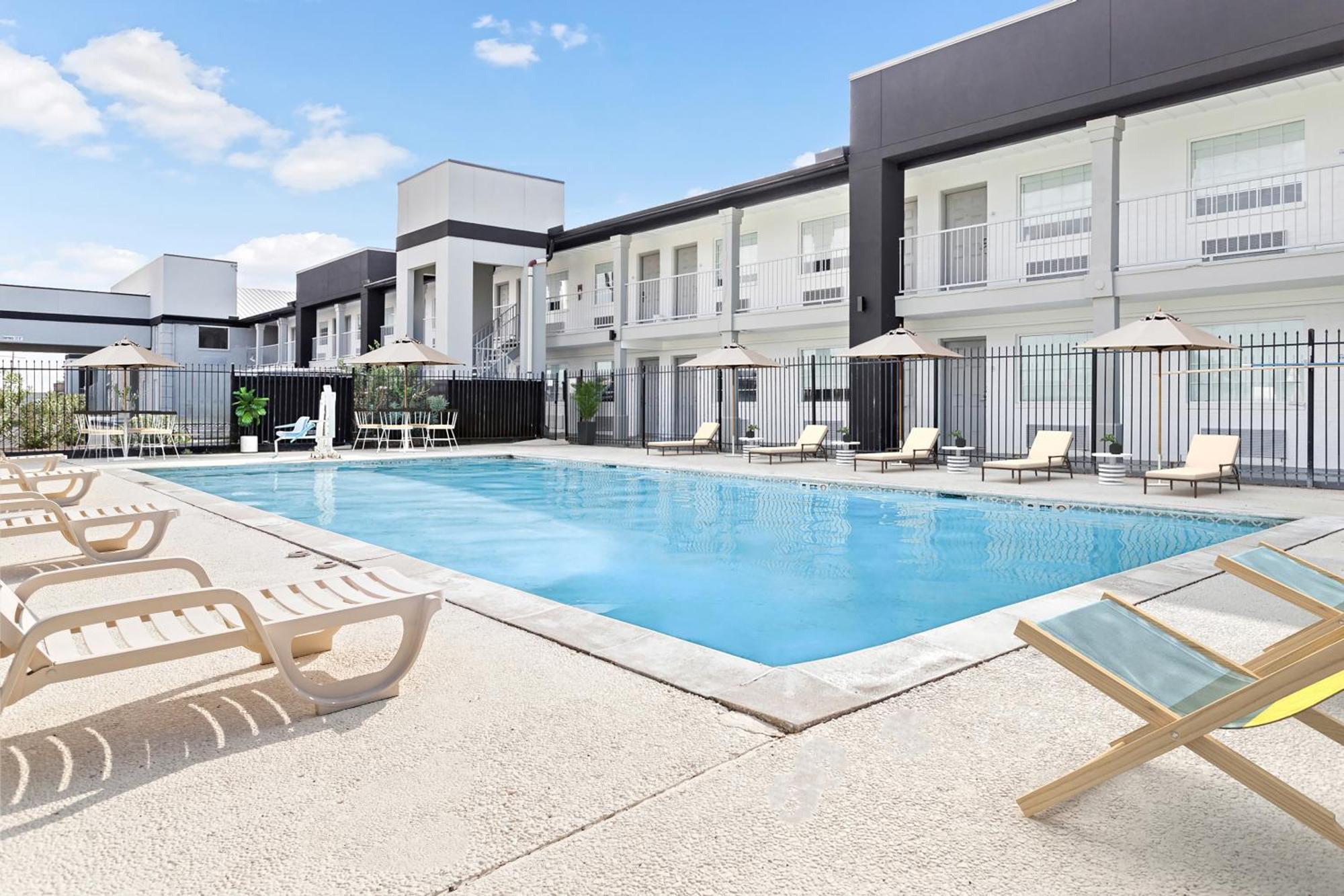 Baymont By Wyndham Beaumont Hotell Eksteriør bilde