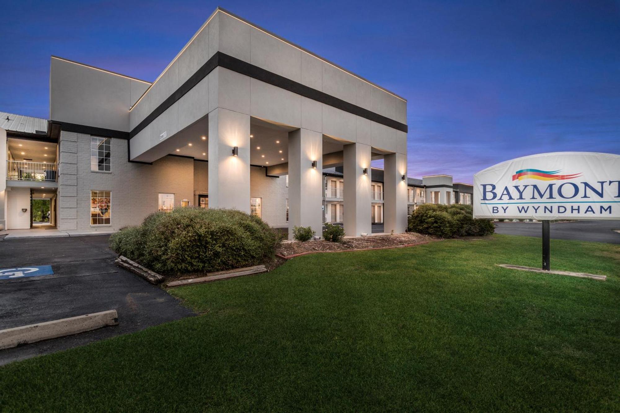 Baymont By Wyndham Beaumont Hotell Eksteriør bilde